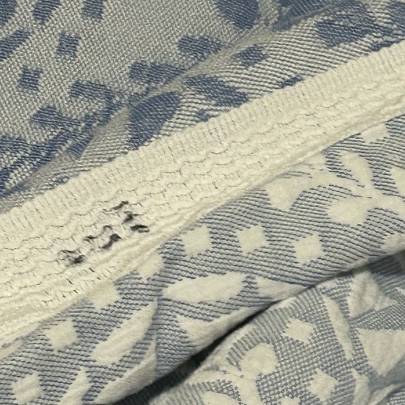 Gray and Cream Patterned Fabric - Picture 5 of 8